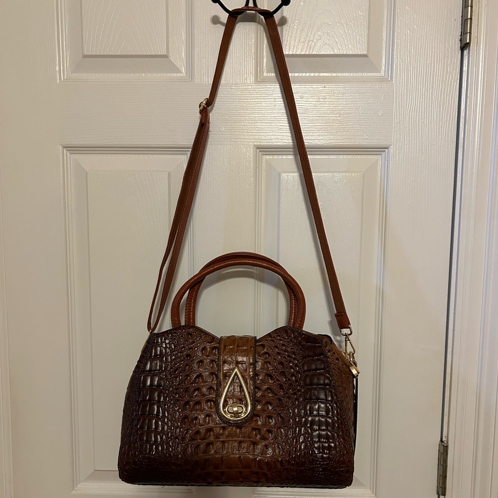 Brown purse, barely used, excellent condition